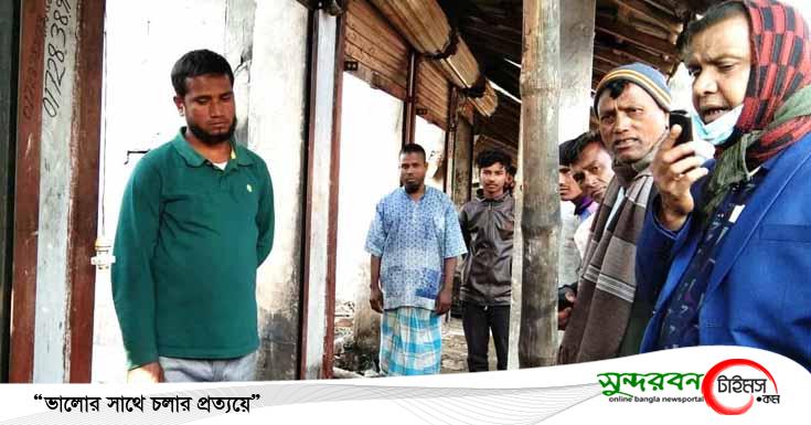 তালায় বৈদ্যুতিক শর্টসার্কিটে ৩ টি দোকানে আগুন, ৫০ লক্ষাধিক টাকার ক্ষতি