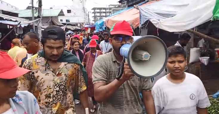 সাতক্ষীরায় দ্রব্যমূল্য নিয়ন্ত্রণে বাজার তদারকির দায়িত্ব নিল শিক্ষার্থীরা