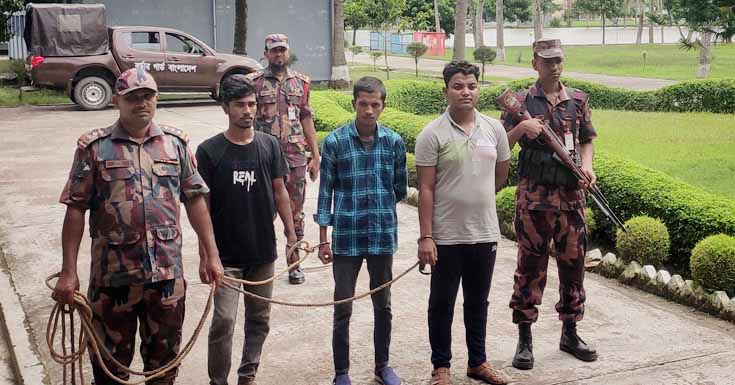 অবৈধভাবে ভারতে প্রবেশের সময় সাতক্ষীরা সীমান্তে তিনজনকে আটক