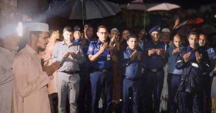 শহীদ আসিফের কবর জিয়ারত করলেন সাতক্ষীরার নবাগত জেলা প্রশাসক