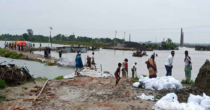 সাতক্ষীরায় টানা বৃষ্টিতে জনজীবন বিপর্যস্ত